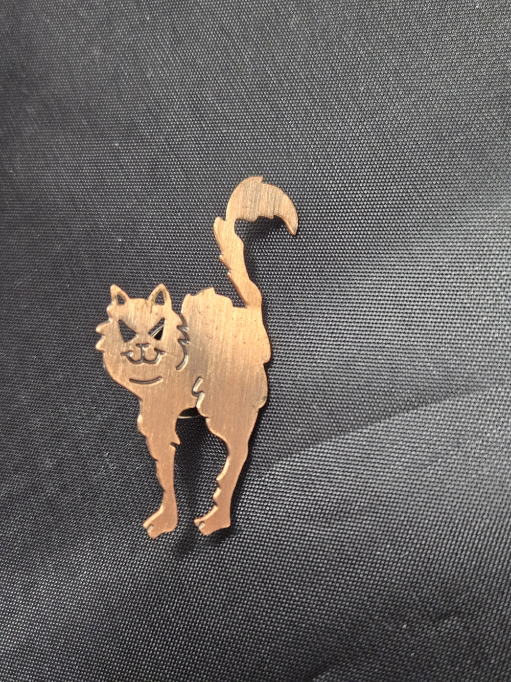 Vintage Copper Tone Arched Halloween Cat Lapel Pin / Brooch